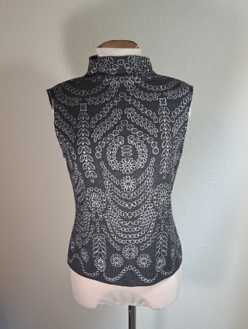 St John by Marie Gray Sleeveless Mock Neck Knit Top Gray Silver Metallic Medium